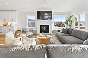 6 BR Pool Hot Tub Open Beginning of April