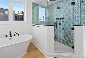 6 BR Pool Hot Tub Open Beginning of April