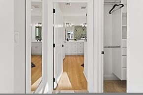 6 BR Pool Hot Tub Open Beginning of April