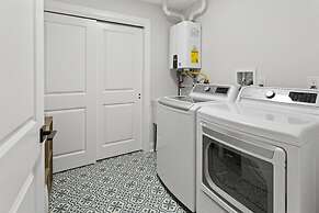 6 BR Pool Hot Tub Open Beginning of April