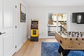 6 BR Pool Hot Tub Open Beginning of April