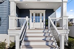 6 BR Pool Hot Tub Open Beginning of April