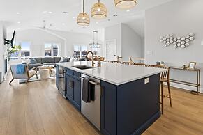 6 BR Pool Hot Tub Open Beginning of April