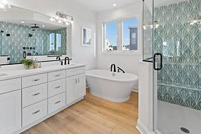 6 BR Pool Hot Tub Open Beginning of April