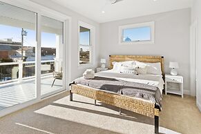 6 BR Pool Hot Tub Open Beginning of April