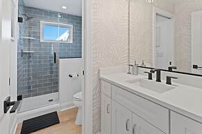 6 BR Pool Hot Tub Open Beginning of April