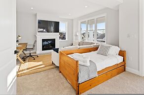 6 BR Pool Hot Tub Open Beginning of April