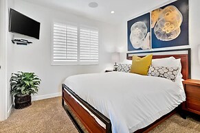 4 Br Roof Deck Hot Tub Steps to Beach Dining