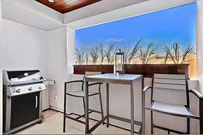 4 Br Roof Deck Hot Tub Steps to Beach Dining