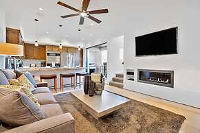 4 Br Roof Deck Hot Tub Steps to Beach Dining