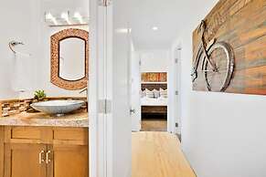 4 Br Roof Deck Hot Tub Steps to Beach Dining