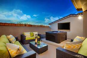 4 Br Roof Deck Hot Tub Steps to Beach Dining