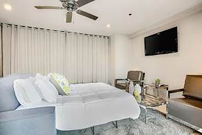 4 Br Roof Deck Hot Tub Steps to Beach Dining