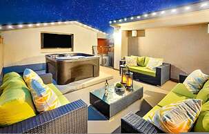 4 Br Roof Deck Hot Tub Steps to Beach Dining