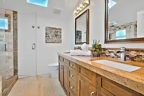 7 Br 2 Hot Tubs Rooftop Beach Block Ocean View