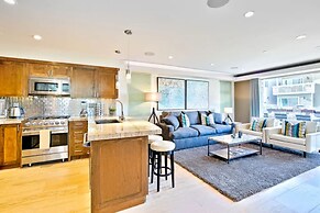 7 Br 2 Hot Tubs Rooftop Beach Block Ocean View