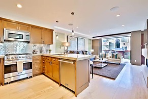 7 Br 2 Hot Tubs Rooftop Beach Block Ocean View