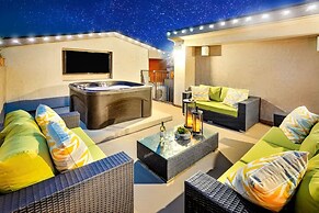 7 Br 2 Hot Tubs Rooftop Beach Block Ocean View