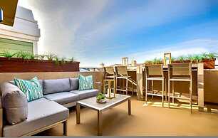 7 Br 2 Hot Tubs Rooftop Beach Block Ocean View