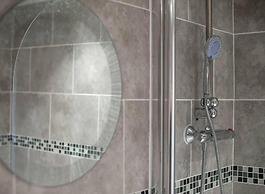 2br-sleeps6-wifi-smarttv-o2academy-ws87