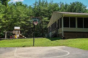 Mountain Views Indoor Pool Access Full Kitchen