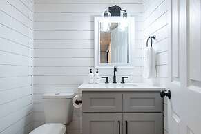 Mountain Views Full Kitchen Indoor Pool Access