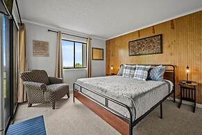 Two Bed Room Condo Mountain Views Indoor Pool