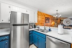 Two Bed Room Condo Mountain Views Indoor Pool