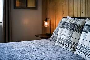 Two Bed Room Condo Mountain Views Indoor Pool