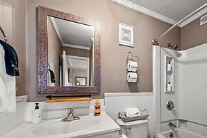 Two Bed Room Condo Mountain Views Indoor Pool