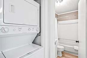 Two Bed Room Condo Mountain Views Indoor Pool