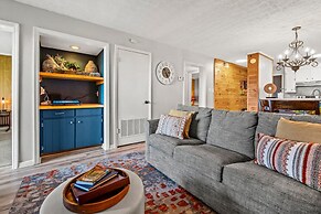 Two Bed Room Condo Mountain Views Indoor Pool