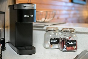 Two Bed Room Condo Mountain Views Indoor Pool