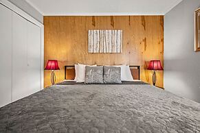 Two Bed Room Condo Mountain Views Indoor Pool