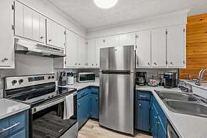 Two Bed Room Condo Mountain Views Indoor Pool