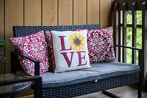 Two Bed Room Condo Mountain Views Indoor Pool