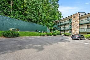 Two Bed Room Condo Mountain Views Indoor Pool
