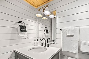 Loft Sleeps 8 Views Indoor Pool Access