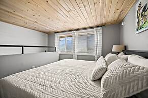 Loft Sleeps 8 Views Indoor Pool Access