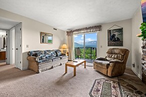 Sleeps 4 Private Balcony w Views Heated Pool