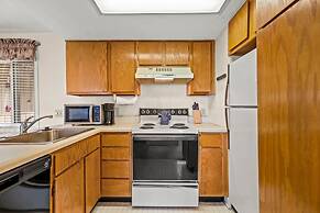 Sleeps 4 Private Balcony w Views Heated Pool