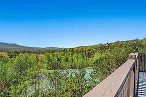 Sleeps 4 Private Balcony w Views Heated Pool