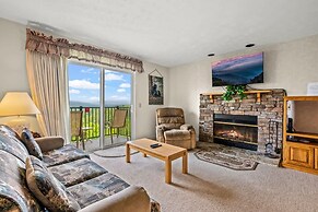 Sleeps 4 Private Balcony w Views Heated Pool