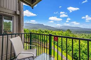 Sleeps 4 Private Balcony w Views Heated Pool