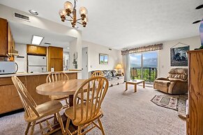 Sleeps 4 Private Balcony w Views Heated Pool