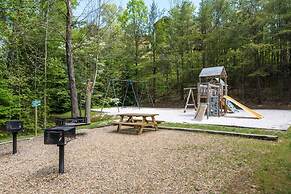 Nature Views Pool Access Mountain Hideaway