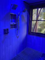 Pet-friendly Hot Tub Soaker Tub Grill Full Kitchen