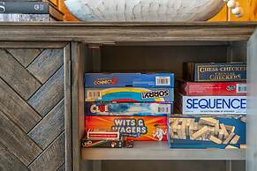 Pet-friendly Hot Tub Soaker Tub Grill Full Kitchen