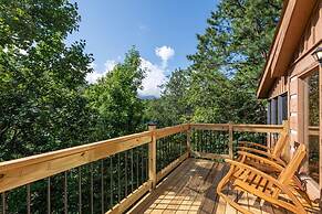 Pet-friendly Hot Tub Soaker Tub Grill Full Kitchen