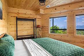 180 Views Sleeps 7 Private Hot Tub Full Kitchen